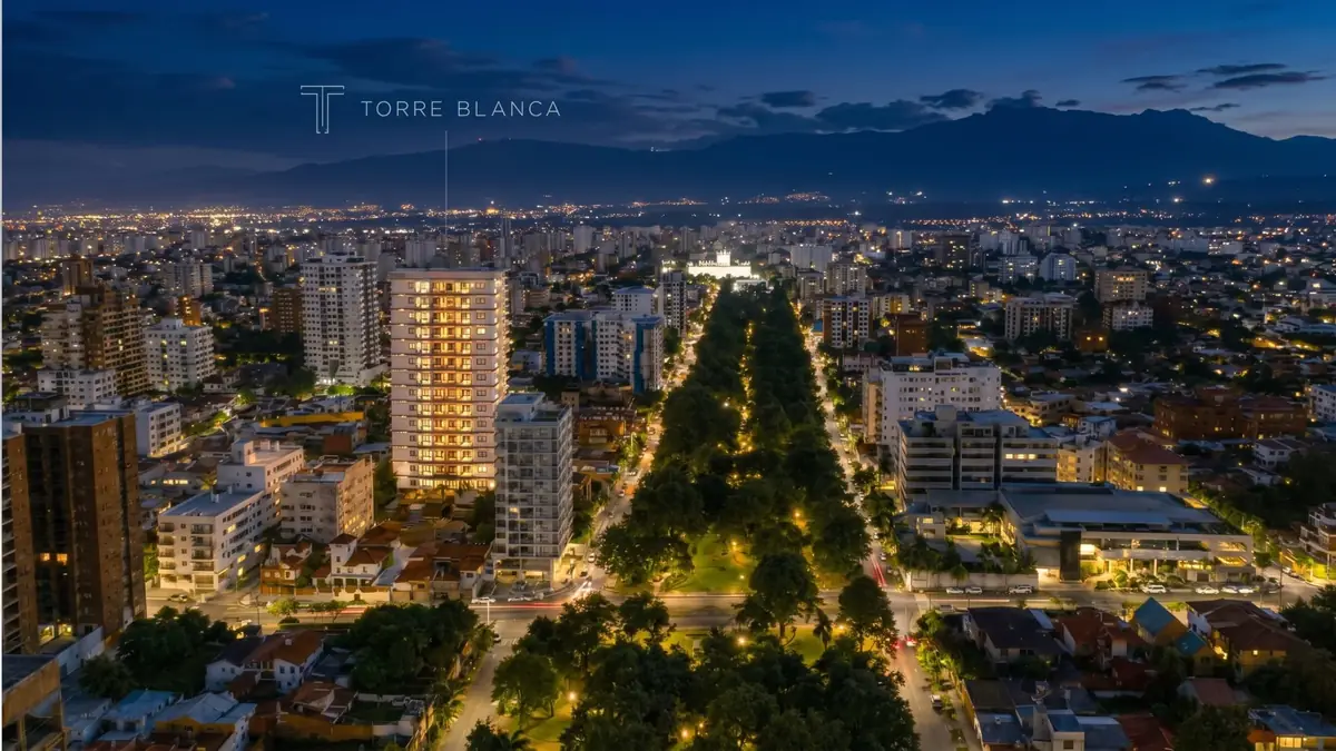 Vista nocturna de la Zona Norte de Cochabamba